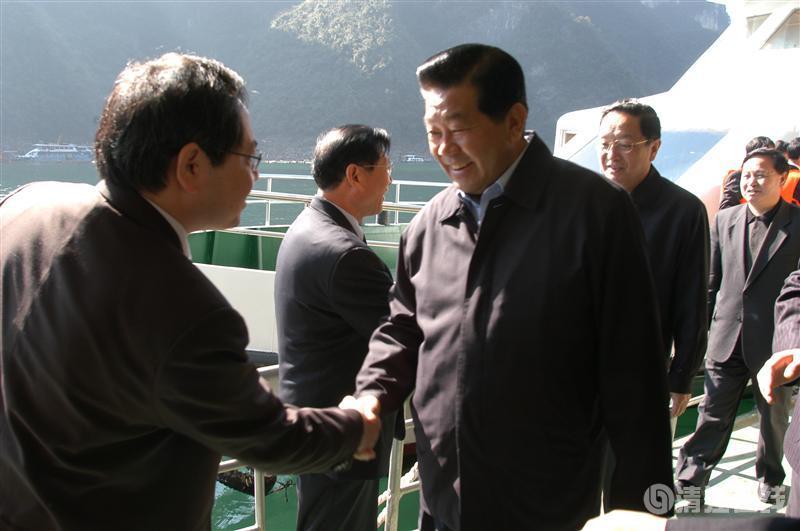 2004年11月，全國政協主席賈慶林視察清江