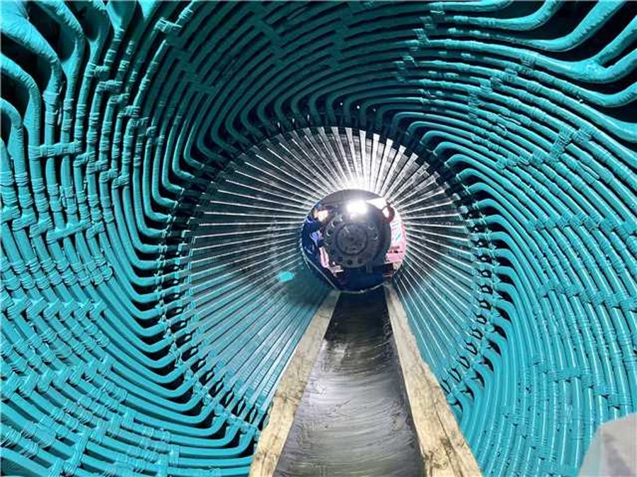 1號燃機發電機轉子回裝準備就緒(攝影:唐朝) 1號燃機發電機轉子回裝準備就緒(攝影:唐朝)