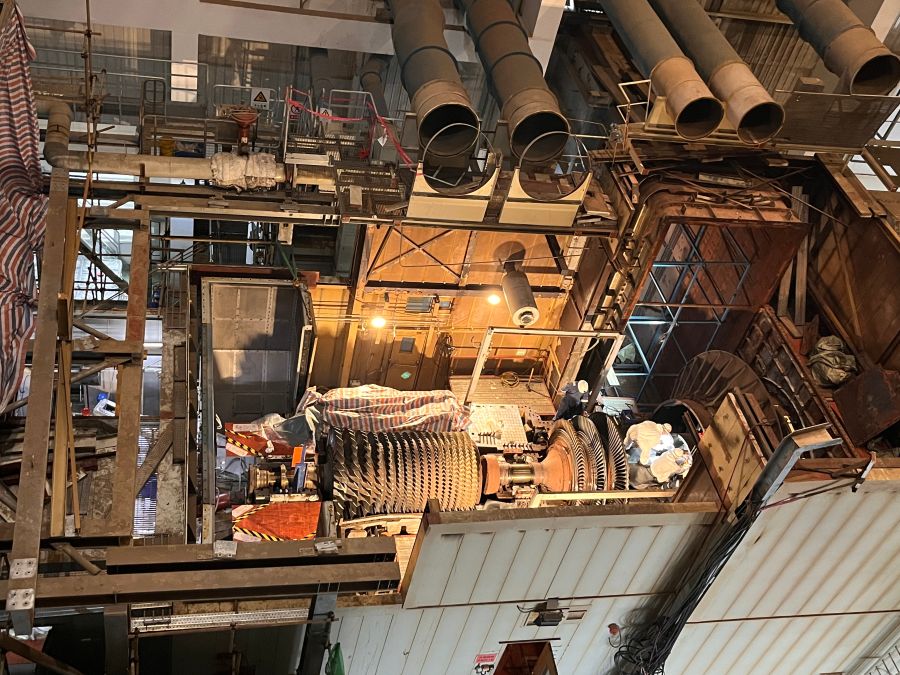 1號燃機轉子吊出現場(攝影:郭也) 1號燃機轉子吊出現場(攝影:郭也)