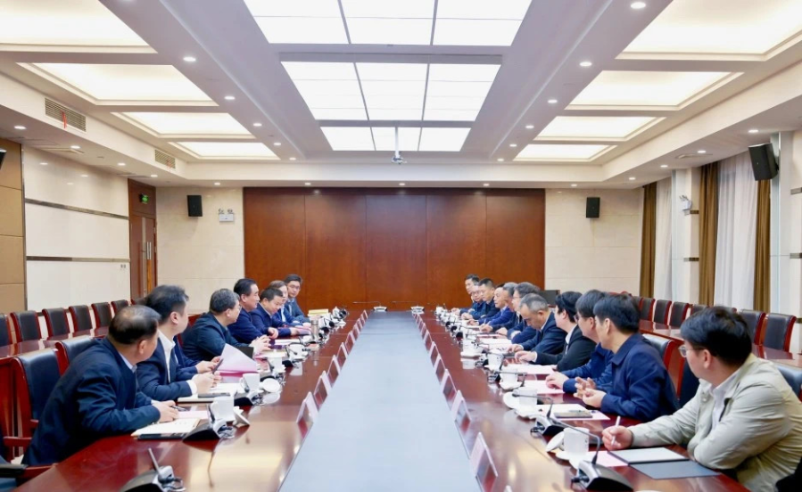 會(huì)議現(xiàn)場(chǎng)(鄂州發(fā)電公司供稿) 會(huì)議現(xiàn)場(chǎng)(鄂州發(fā)電公司供稿)