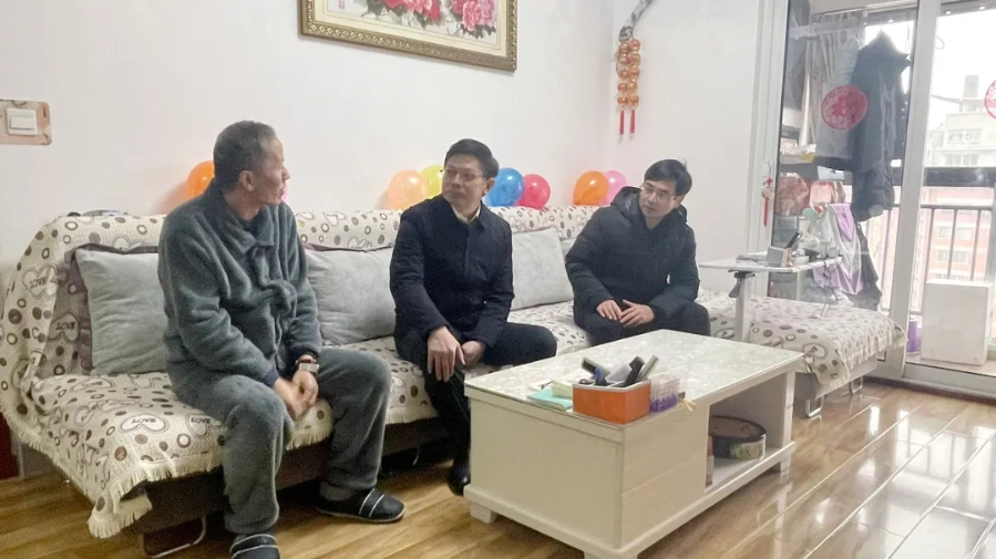 涂山峰慰問鄂州發(fā)電公司生活困難職工 涂山峰慰問鄂州發(fā)電公司生活困難職工